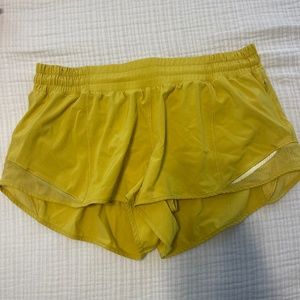 Hotty hot 2.5 lululemon shorts
